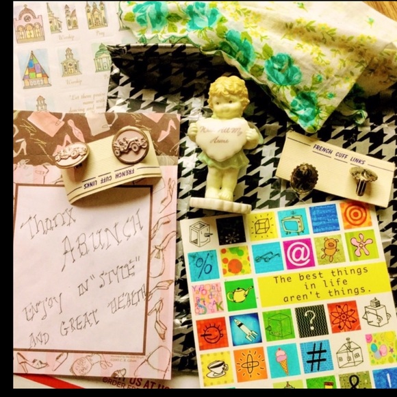 ⚜️ Hand- Made Embroidered WALL HANGING  17” X 17” - Picture 10 of 16